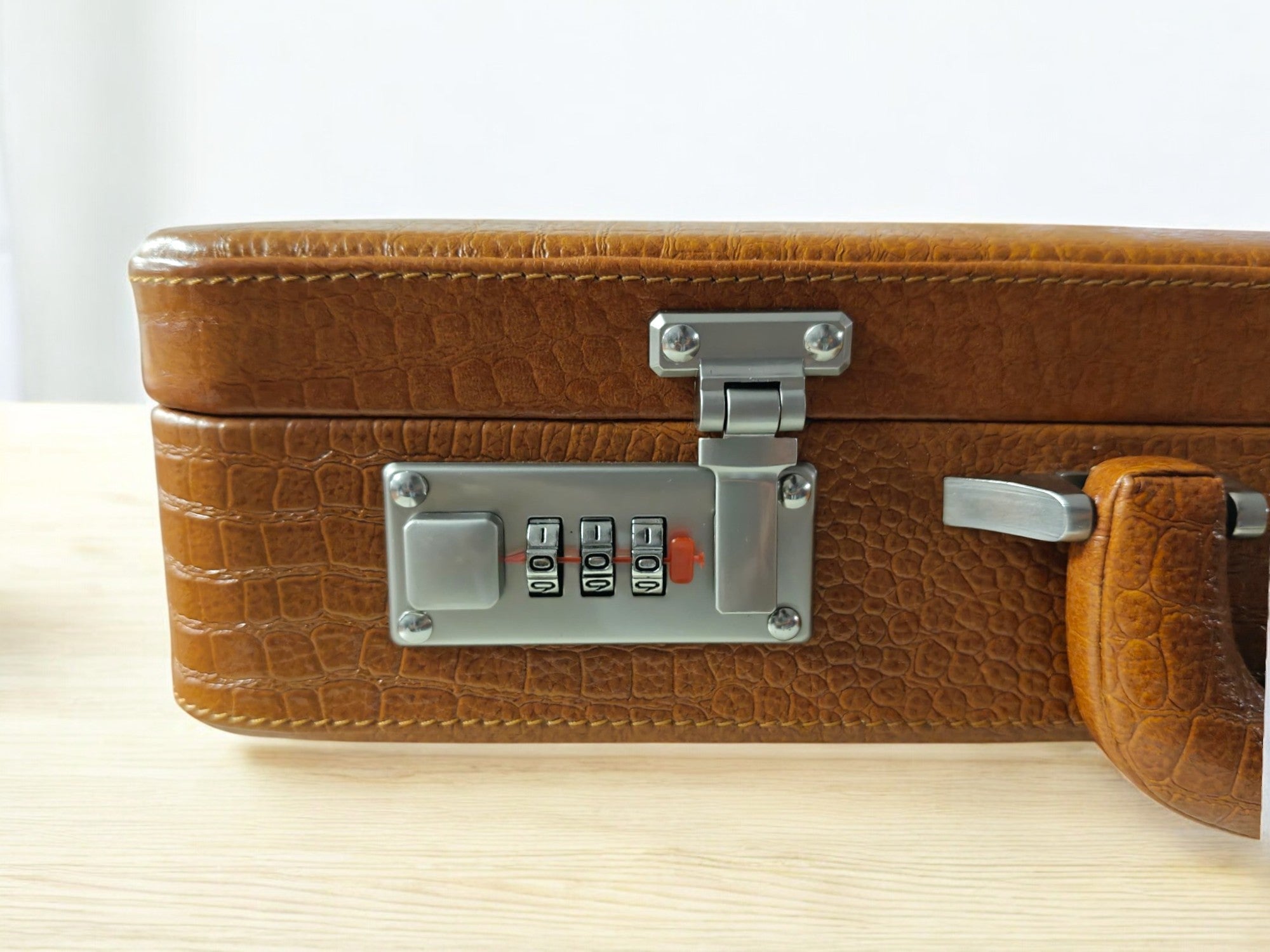 How to reset 3 digit combination lock !